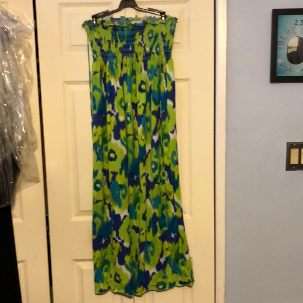 Strapless ruched maxi  multi colored dress/cover up w neck straps .
